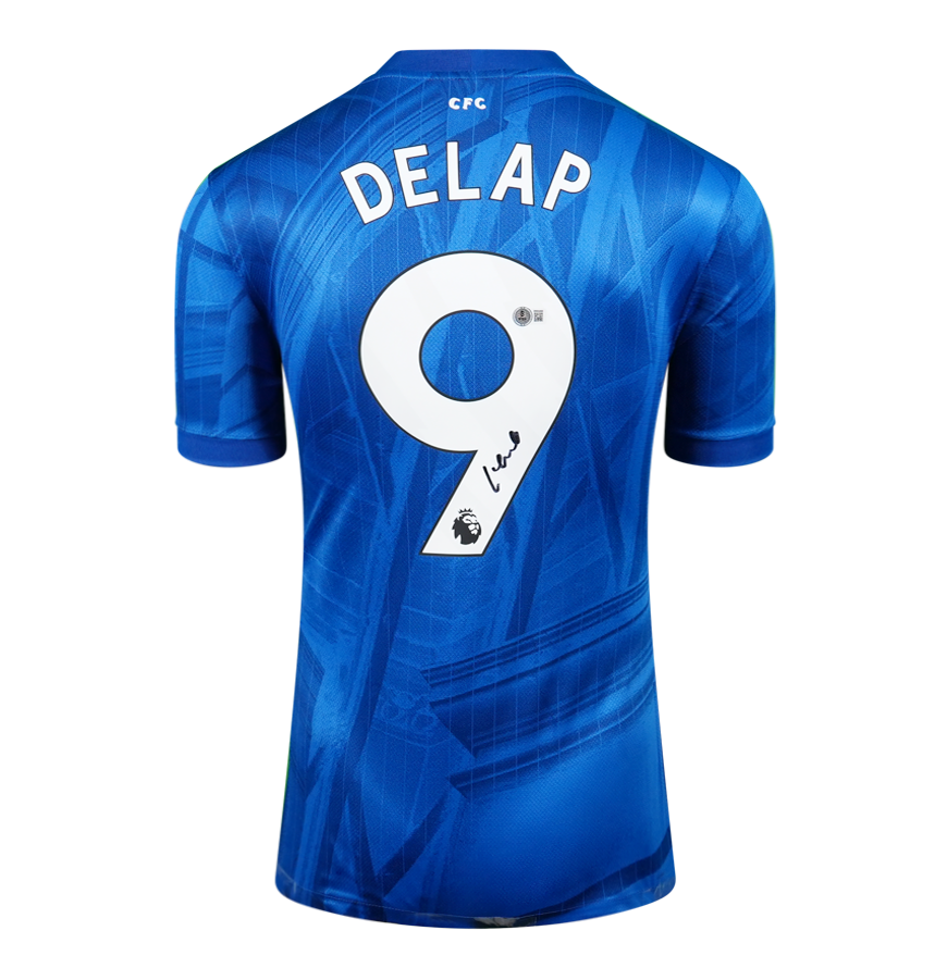 Maglia da casa del Chelsea 2025-26 autografata da Liam Delap. Maglia originale 25/26 con autografo di Delap. Autografata da ICONS.  Autenticazione: Ologramma ICONS.  Tempi di consegna effettivi: 10-20 giorni. Una volta effettuato l'ordine, riceverai