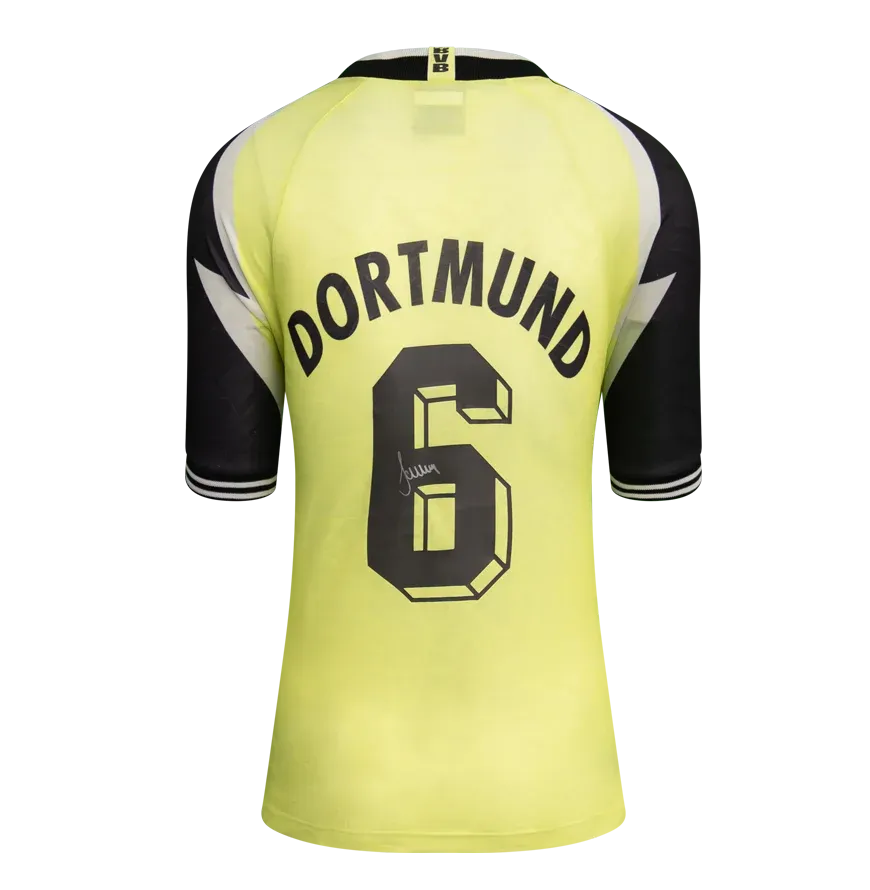 Maglia da casa originale del Borussia Dortmund 1995-96 di Matthias Sammer, autografata da Icons.  Autenticazione: Ologramma ICONS  Tempi di consegna effettivi: 10-20 giorni. Una volta effettuato l'ordine, riceverai tutte le informazioni necessarie.