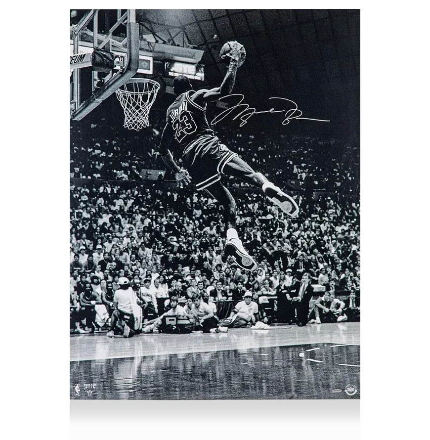 Signiertes Foto der Chicago Bulls von Michael Jordan: Frozen in Time – Autogramm von MICHAEL JORDAN, Chicago Bulls, ICONS  Authentifizierung: ICONS-Hologramm  Lieferzeit: 10–20 Tage. Nach Ihrer Bestellung erhalten Sie alle Details.