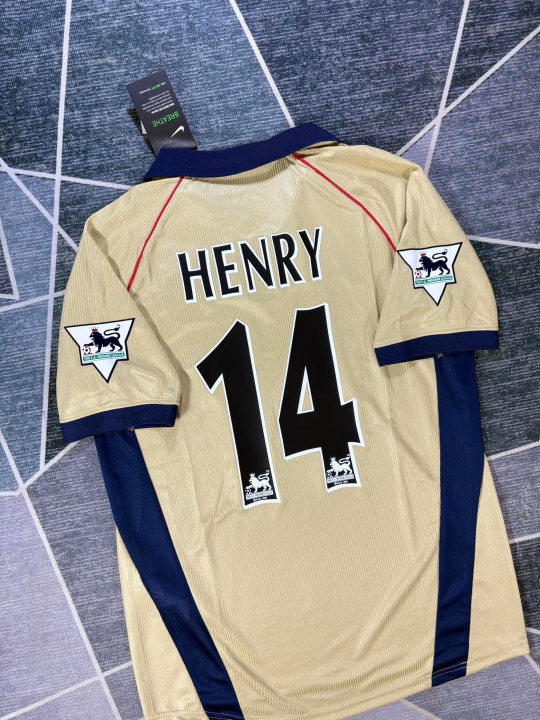 Arsenal  2001 2002  HENRY 14