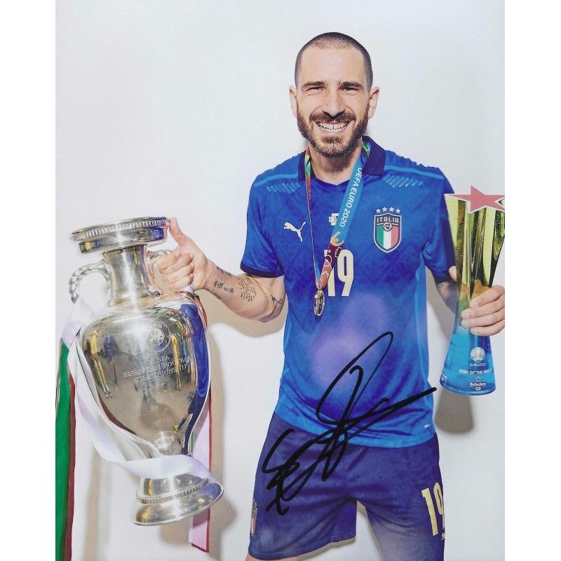 LEONARDO BONUCCI  autograph Photo  autographed  Signed photo 8x10 inch. Autographed Signed Italy Leonardo Bonucci Autographed BONUCCI