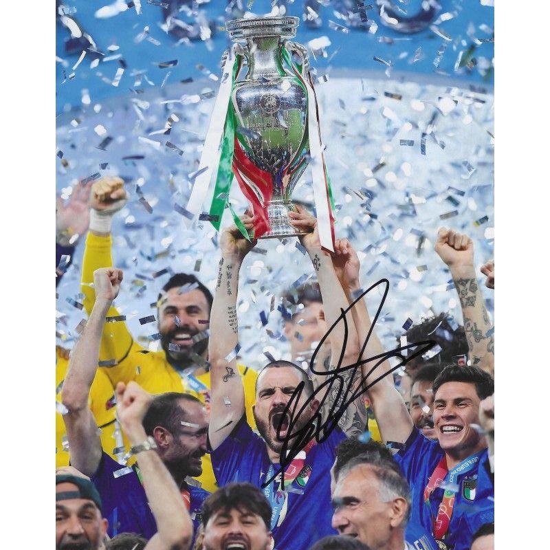 LEONARDO BONUCCI  autograph Photo  autographed  Signed photo 8x10 inch. Autographed Signed Italy Leonardo Bonucci Autographed BONUCCI