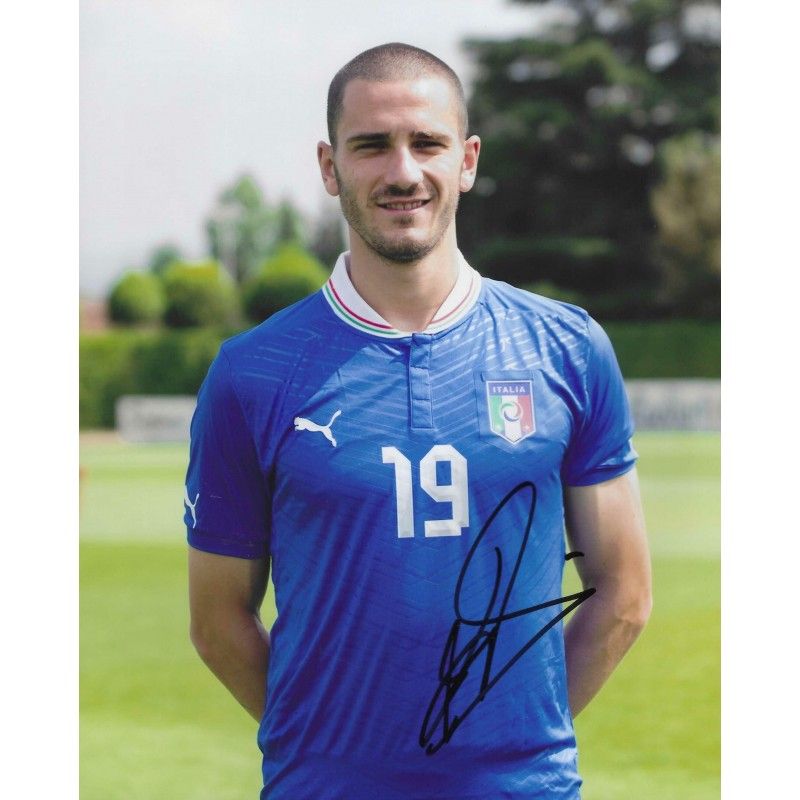 LEONARDO BONUCCI  autograph Photo  autographed  Signed photo 8x10 inch. Autographed Signed Italy Leonardo Bonucci Autographed BONUCCI