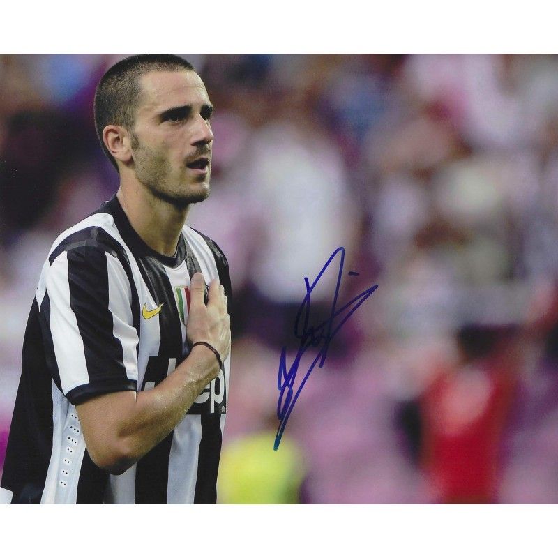 LEONARDO BONUCCI  autograph Photo  autographed  Signed photo 8x10 inch. Autographed Signed Juventus Leonardo Bonucci Autographed BONUCCI​