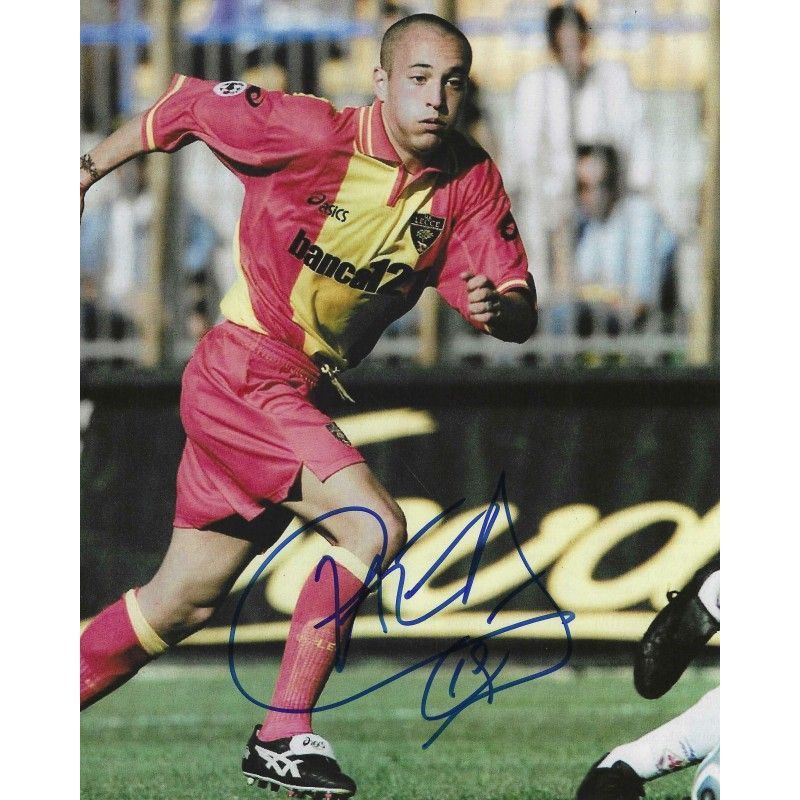 Fotografia autografada de Ernesto Javier Chevanton. Foto autografada e assinada em Lecce. Tamanho 8x10 polegadas.  Autenticação: SIGNATURE COLLECTION  Prazo de entrega: 10 a 20 dias.  Após a confirmação do seu pedido, receberá todas as informações ne