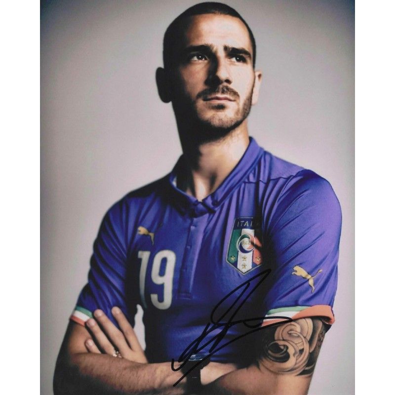 LEONARDO BONUCCI  autograph Photo  autographed  Signed photo 8x10 inch. Autographed Signed Italy Leonardo Bonucci Autographed BONUCCI