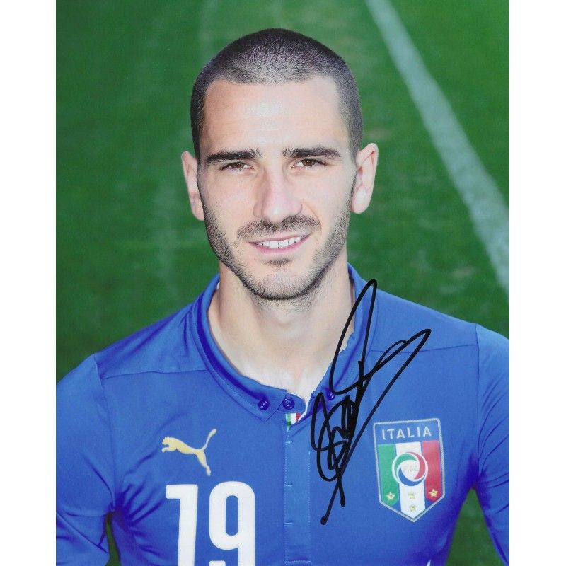 LEONARDO BONUCCI  autograph Photo  autographed  Signed photo 8x10 inch. Autographed Signed Italy Leonardo Bonucci Autographed BONUCCI