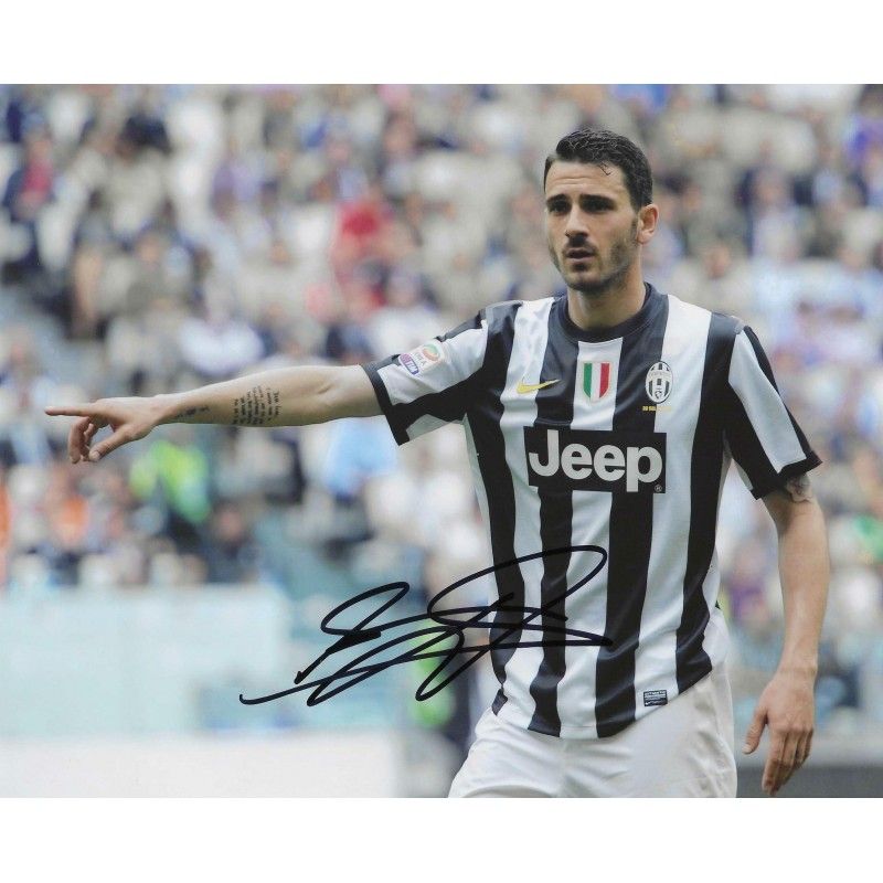 LEONARDO BONUCCI  autograph Photo  autographed  Signed photo 8x10 inch. Autographed Signed Juventus Leonardo Bonucci Autographed BONUCCI​