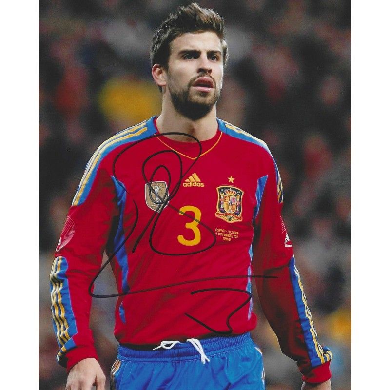 SPAIN Gerard Pique autograph  Signed photo 8x10 inch. Autographed Signed Spain Pique Autographed PIQUE
