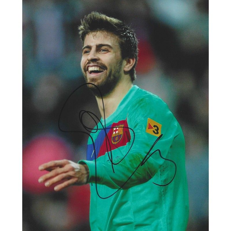 BARCELONA Gerard Pique autograph  Signed photo 8x10 inch. Autographed Signed Barcelona Pique Autographed PIQUE