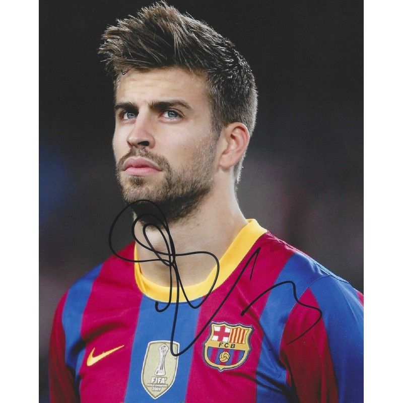BARCELONA Gerard Pique autograph  Signed photo 8x10 inch. Autographed Signed Barcelona Pique Autographed PIQUE