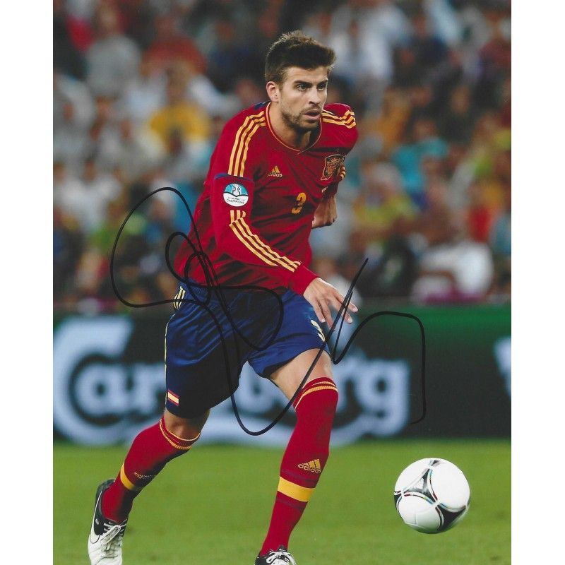 SPAIN Gerard Pique autograph  Signed photo 8x10 inch. Autographed Signed Spain Pique Autographed PIQUE