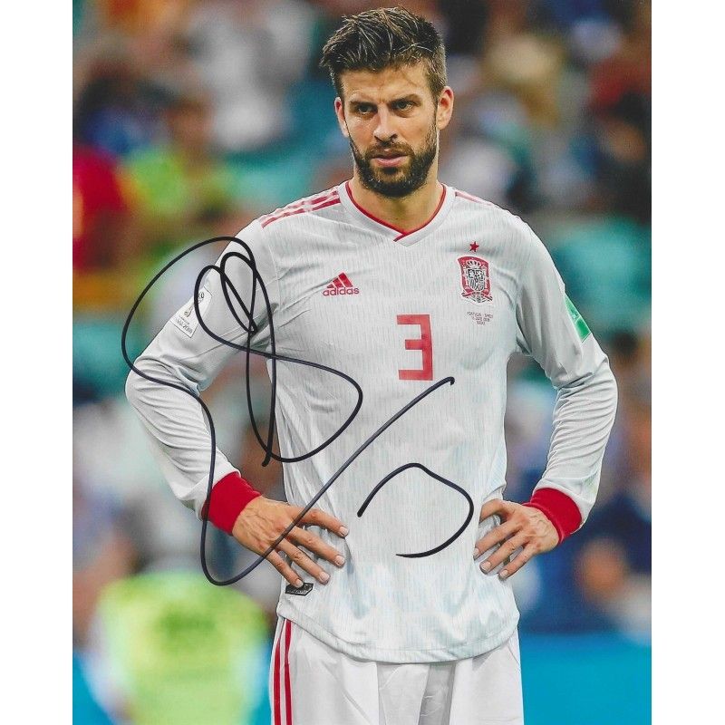 SPAIN Gerard Pique autograph  Signed photo 8x10 inch. Autographed Signed Spain Pique Autographed PIQUE