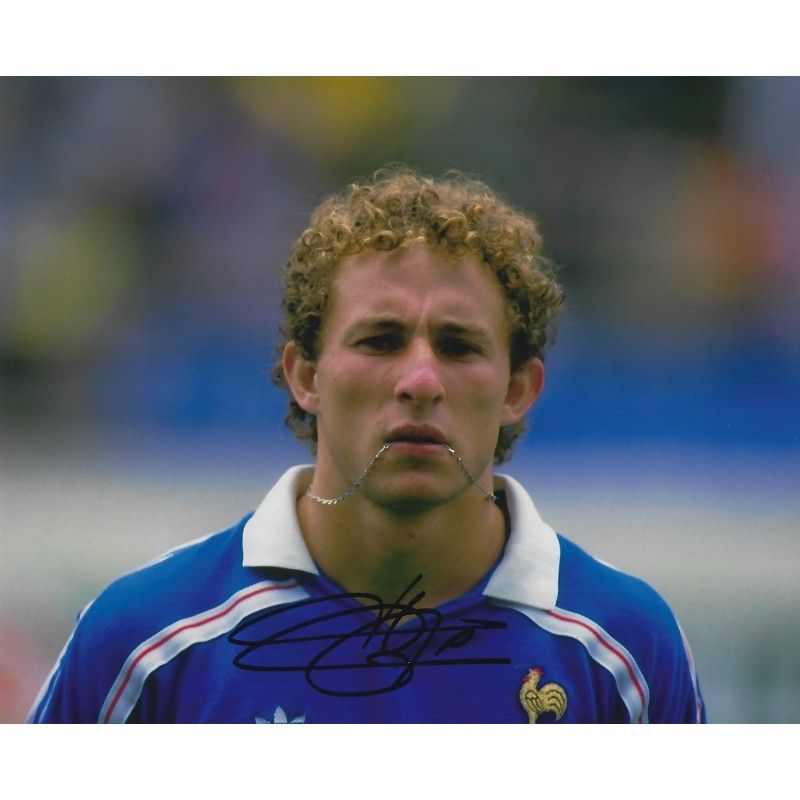 Fotografía autografiada de Jean Pierre Papin, Francia, tamaño 8x10 pulgadas. Autografiada por Pierre Papin.  Autenticación: SIGNATURE COLLECTION  Tiempo de entrega estimado: 10-20 días.  Una vez realizado el pedido, recibirá toda la información detal