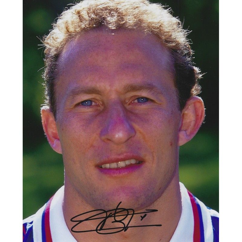 Fotografía autografiada de Jean Pierre Papin, Francia, tamaño 8x10 pulgadas. Autografiada por Pierre Papin.  Autenticación: SIGNATURE COLLECTION  Tiempo de entrega estimado: 10-20 días.  Una vez realizado el pedido, recibirá toda la información detal