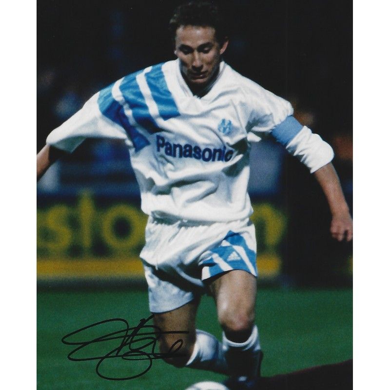 Fotografía autografiada de Jean Pierre Papin del Olympique de Marsella, tamaño 8x10 pulgadas. Autografiada por Papin del Olympique de Marsella.  Autenticación: SIGNATURE COLLECTION  Tiempo de entrega estimado: 10-20 días.  Una vez realizado el pedido