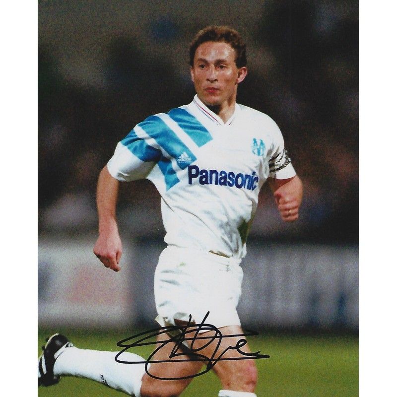 Fotografía autografiada de Jean Pierre Papin del Olympique de Marsella, tamaño 8x10 pulgadas. Autografiada por Papin del Olympique de Marsella.  Autenticación: SIGNATURE COLLECTION  Tiempo de entrega estimado: 10-20 días.  Una vez realizado el pedido