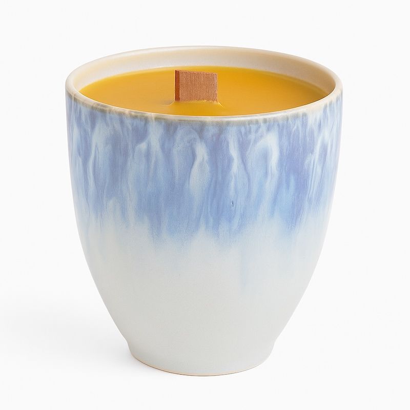 Wabenflamme Knisterkerze im Tee-Keramikbecher (400 ml) – 100 % Bienenwachs - hellblau