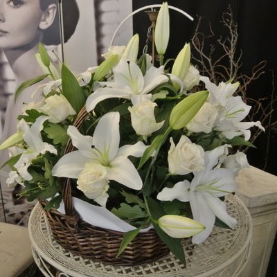 Basket arrangement in all white Basket arrangement in all white