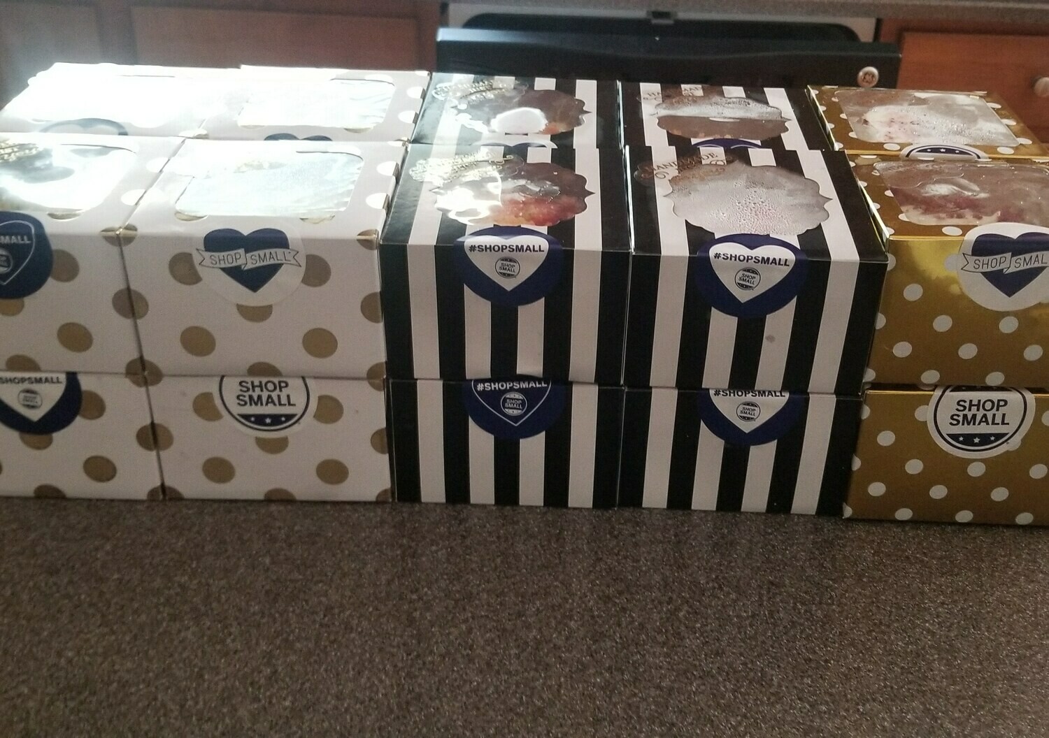 Six mini cakes