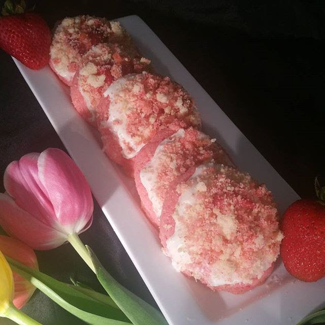 Strawberry Crunch Cookies