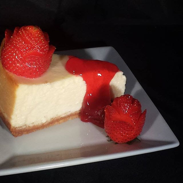 Whole New York Cheesecake with Strawberries