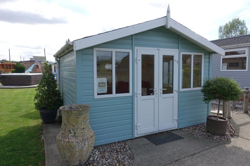 The Westcliff Garden Room/Home Office