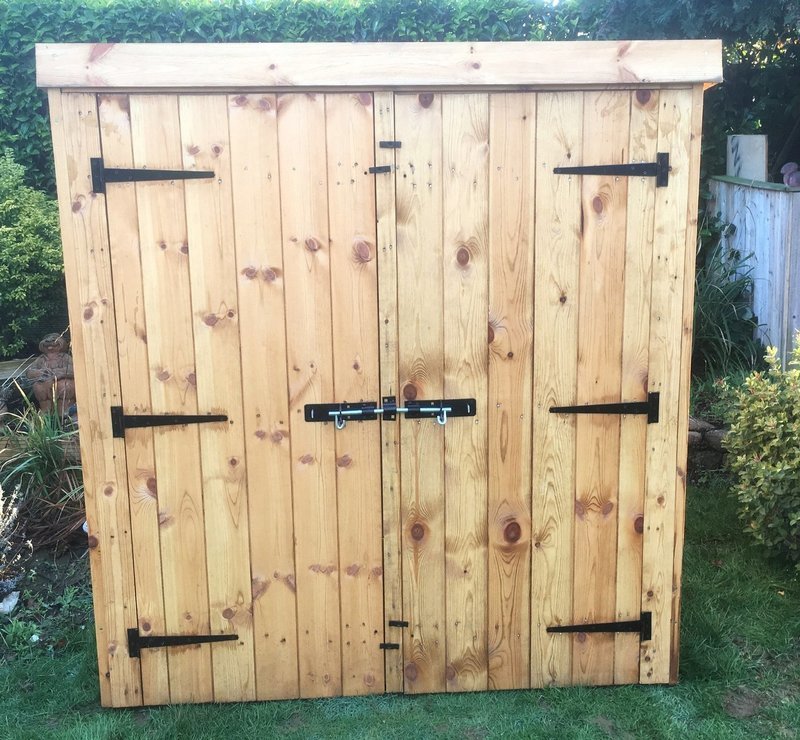 Wheelie Bin & Crate Store