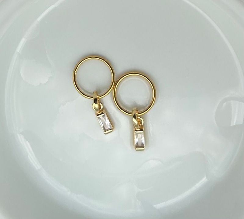 Baguette Drop Huggies (gold)