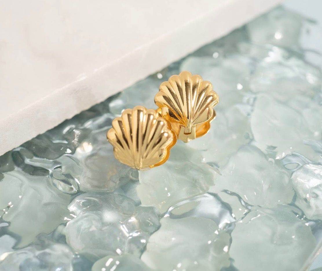 Shell Huggies (gold)