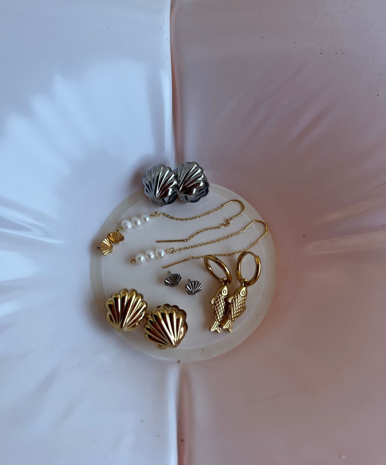 Fishy Charm Hoops (gold)
