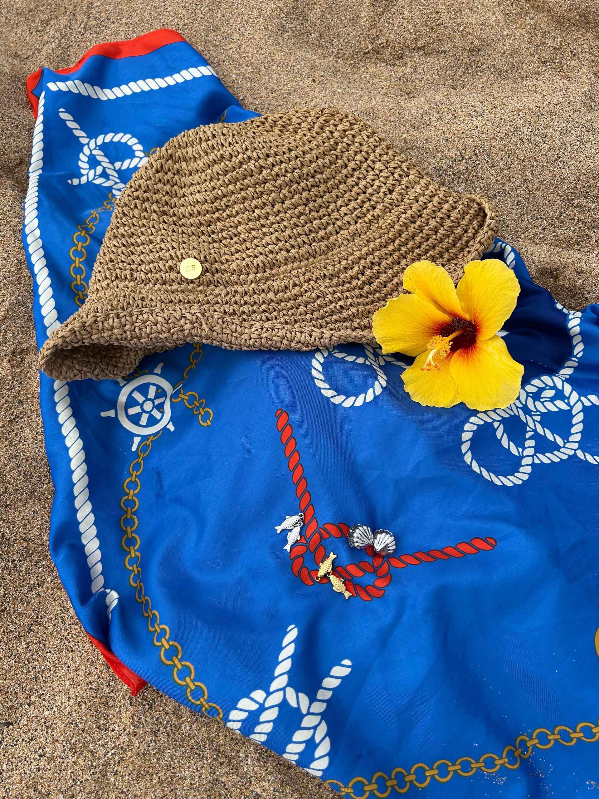 Fishy Charm (gold)