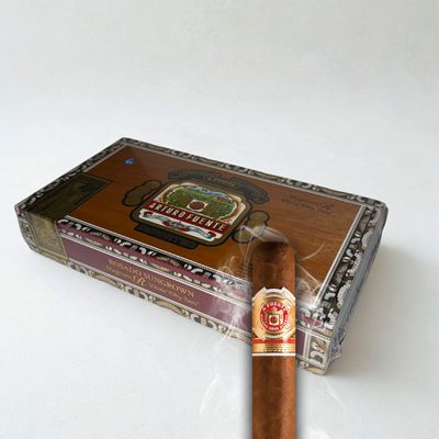 Arturo Fuente Rosado Sungrown Magnum R Vitola “Fifty Two”
