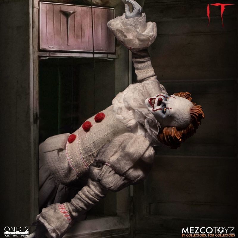 MEZCO ONE:12 COLLECTIVE Pennywise (IT 2017) MEZCO ONE:12 COLLECTIVE Pennywise (IT 2017)