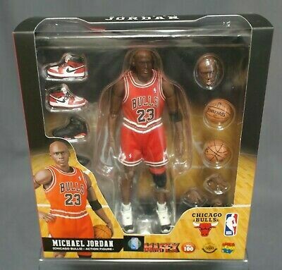 Medicom MAFEX No. 100 Michael Jordan (Chicago Bulls)