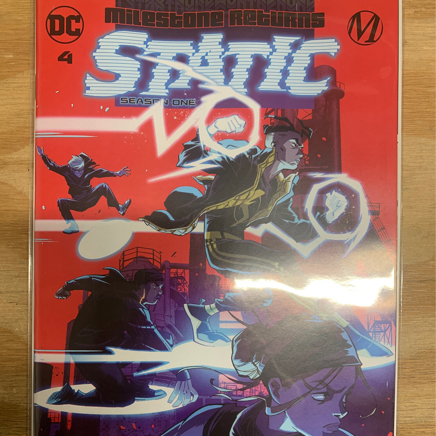 STATIC SEASON ONE #4 (OF 6) CVR A KHARY RANDOLPH
DC COMICS
(3rd November 2021)