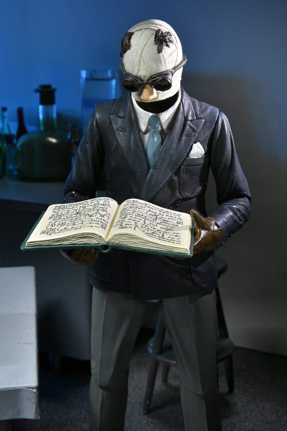 NECA Ultimate 7" Scale Universal Monsters Ultimate Invisible Man (colour)