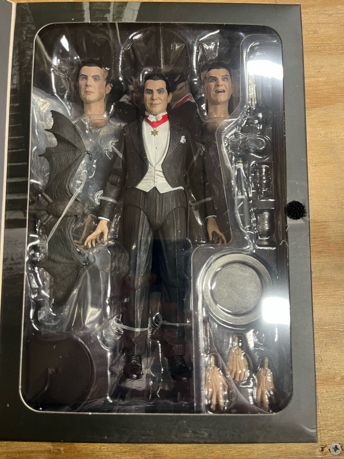 ***MISSING GOBLET ACCESSORY*** NECA Ultimate 7" Scale Universal Monsters Dracula (Transylvania)