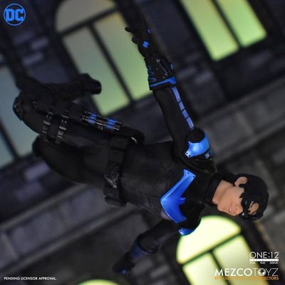 **PRE ORDER** MEZCO ONE:12 COLLECTIVE DC Universe Nightwing