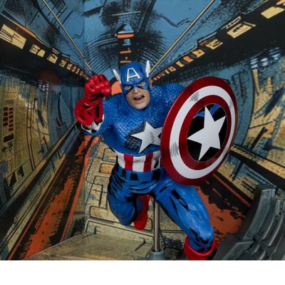McFarlane MARVEL Captain America 1:10th Scale Collectible with Scene (Captain America #100)