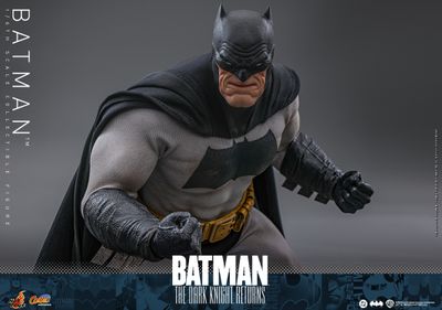 PRE ORDER*** Hot Toys DC Comics Batman: The Dark Knight Returns
