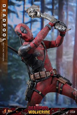 ***PRE ORDER*** HOT TOYS 1/6 BATTLING VERSION DEADPOOL (DEADPOOL AND WOLVERINE)