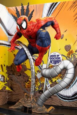 McFarlane MARVEL Spider-Man 1:6th Scale Collectible with Scene & Comic (Marvel Tales #223)