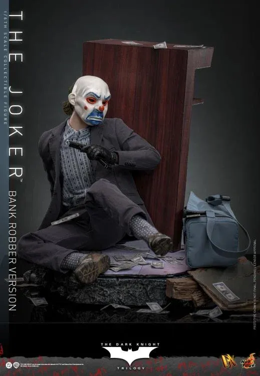 PRE ORDER** Hot Toys The Dark Knight The Joker Bank Robber Version
