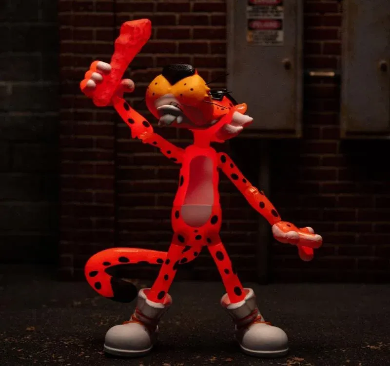 JADA TOYS Cheetos Chester Cheetah (Flamin' Hot Cheetos) Glow in the  Dark 6-Inch Action Figure