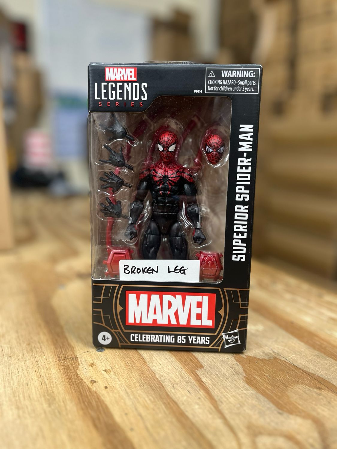 ***BROKEN LEFT LEG*** Marvel Legends Series Superior Spider-Man (Marvel 85th Anniversary)