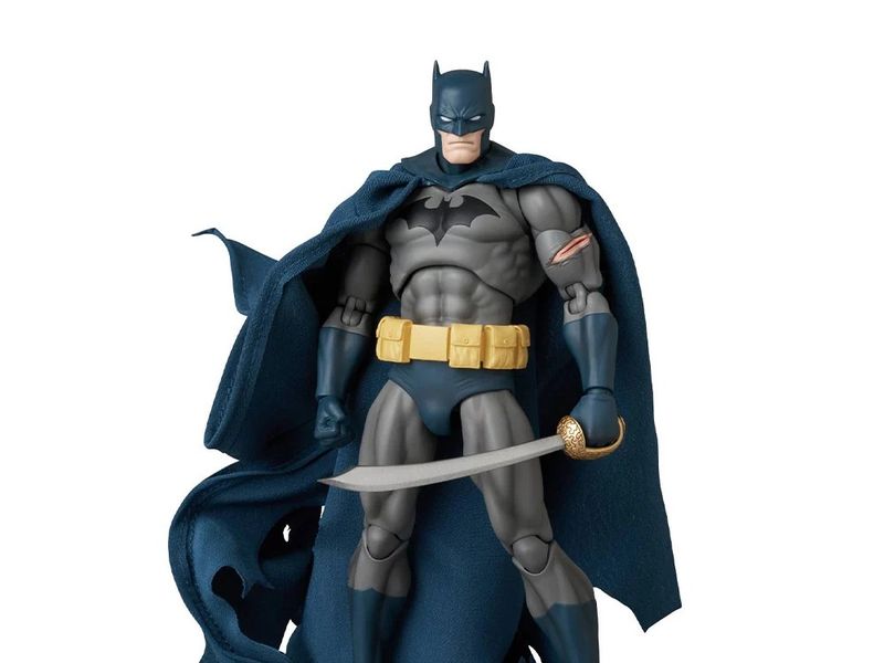**PRE ORDER** Medicom MAFEX Batman: Hush MAFEX No.295 Batman (Damage Ver.) Action Figure **PRE ORDER** Medicom MAFEX Batman: Hush MAFEX No.295 Batman (Damage Ver.) Action Figure