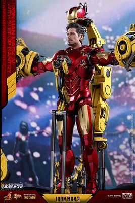 **PRE ORDER** Hot Toys Iron Man Mark IV with Suit-Up Gantry