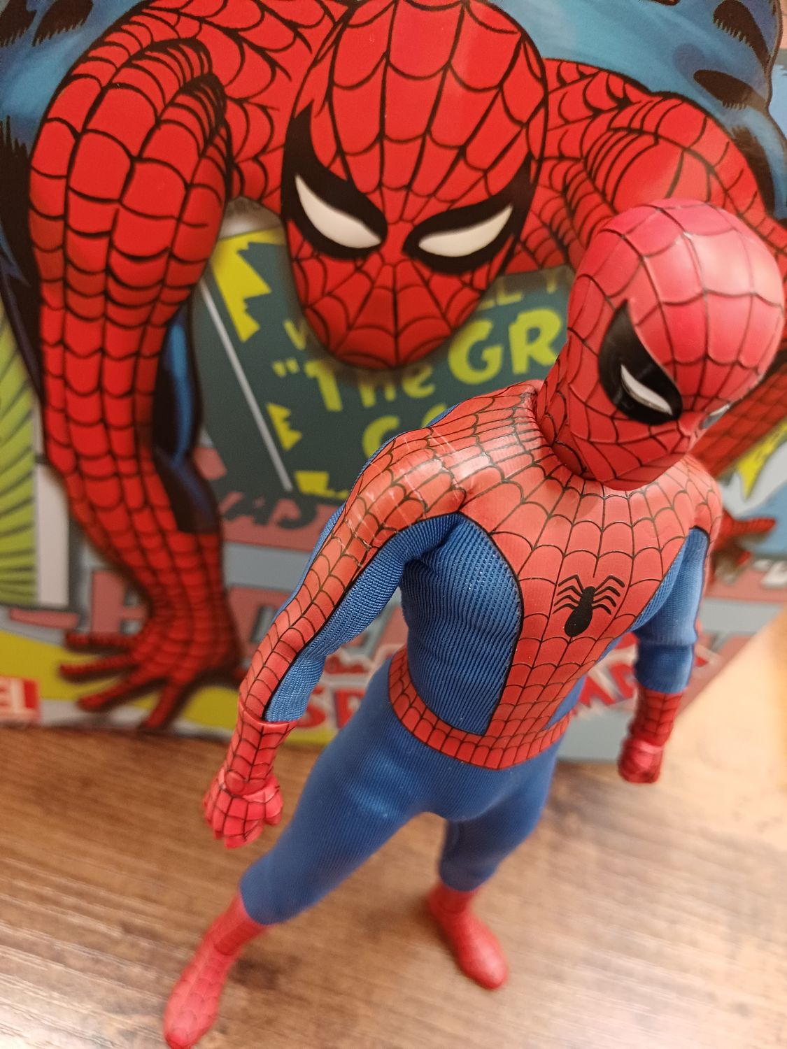 CRACKED VINYL ON SHOULDERS *** MEZCO ONE:12 COLLECTIVE THE AMAZING