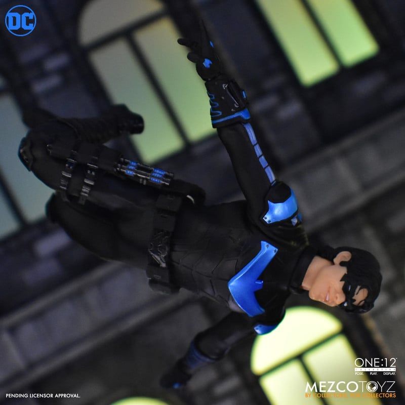 MEZCO ONE:12 COLLECTIVE DC Universe Nightwing MEZCO ONE:12 COLLECTIVE DC Universe Nightwing